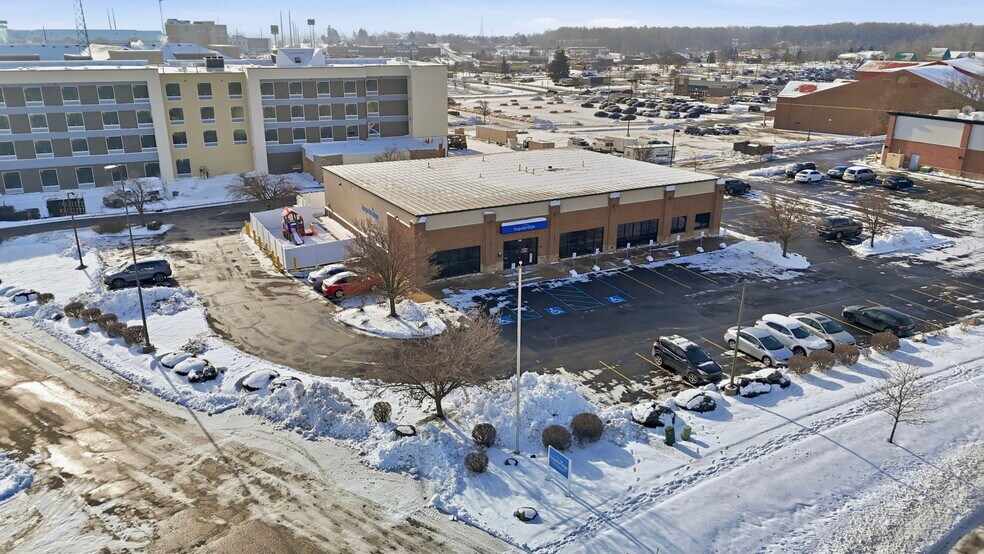 More Photos Of 5511 Coventry Ln, Fort Wayne Freestanding For Sale