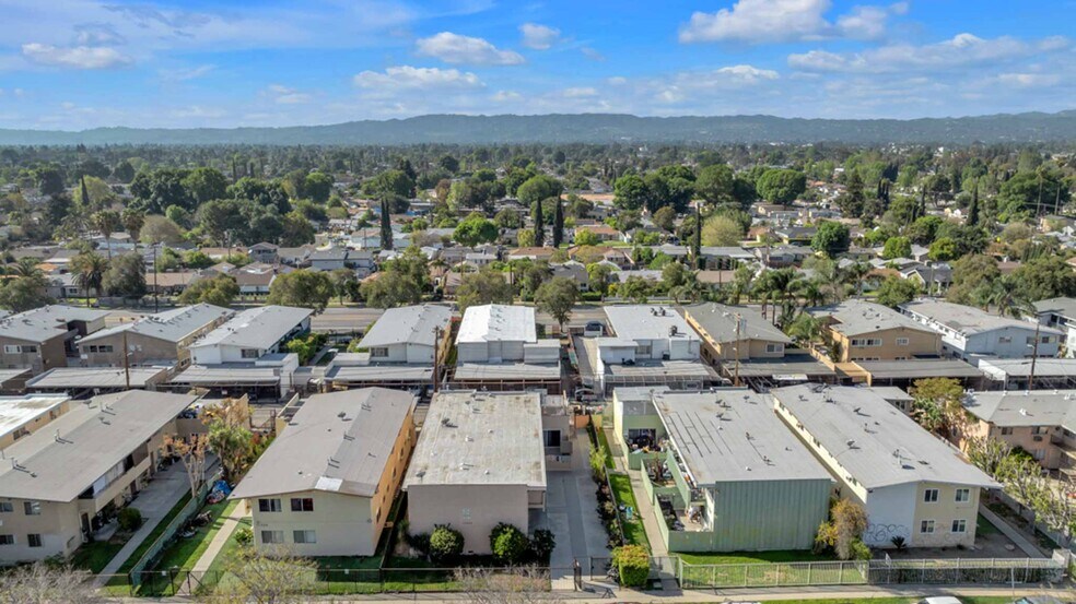 More Photos Of 17944 Schoenborn St, Northridge Apartments For Sale