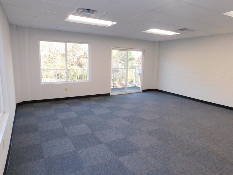 More Photos Of 3270 W North Bend Rd, Cincinnati Office Residential For Sale