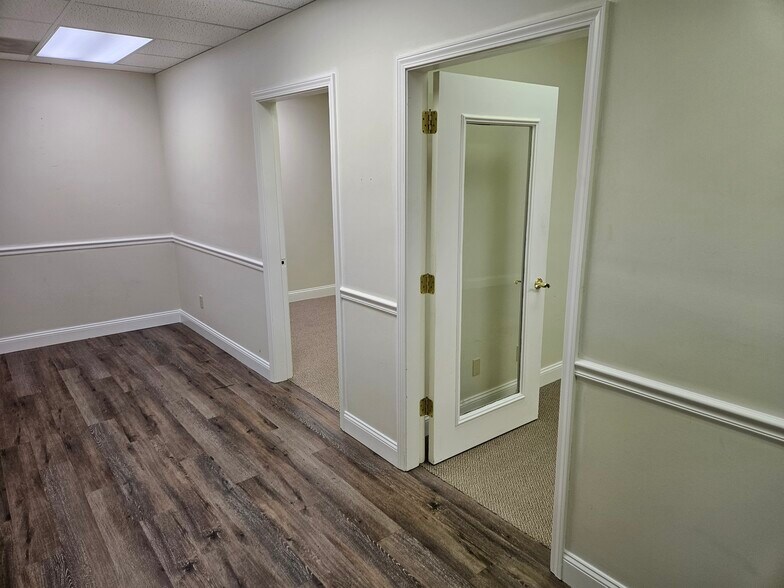 More Photos Of 4900 Shamrock Dr, Evansville Office For Lease