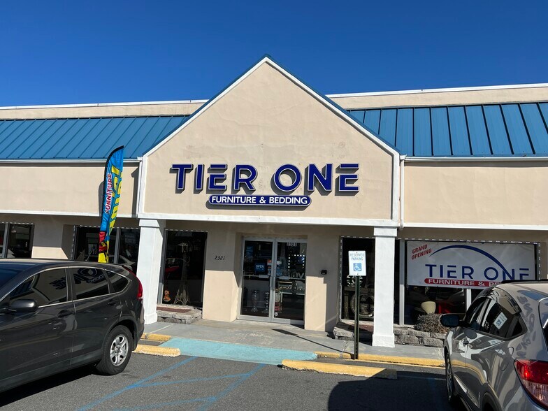 More Photos Of 2321 Macarthur Rd, Whitehall Freestanding For Lease