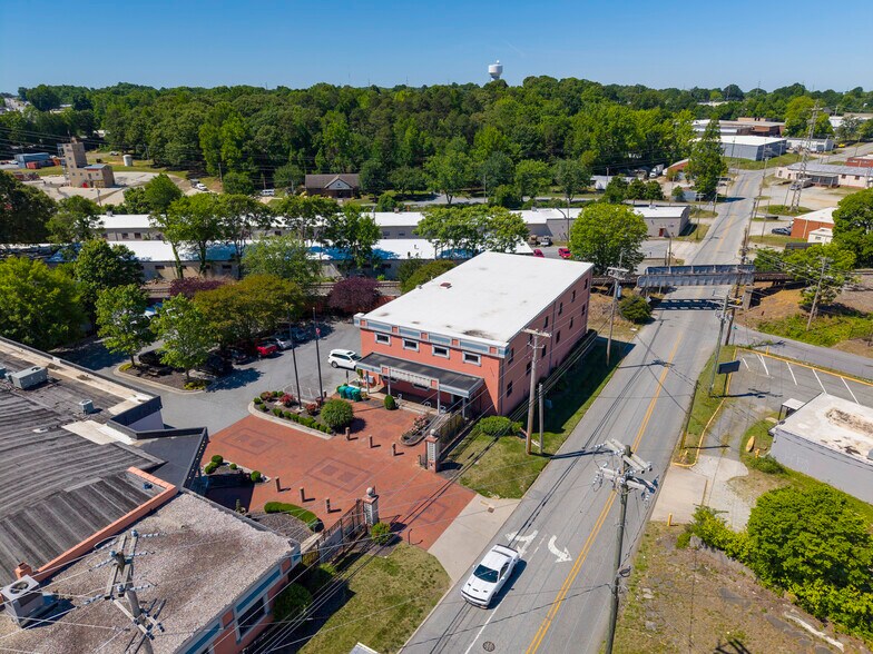 More Photos Of 807 W Ward Ave, High Point Office For Sale
