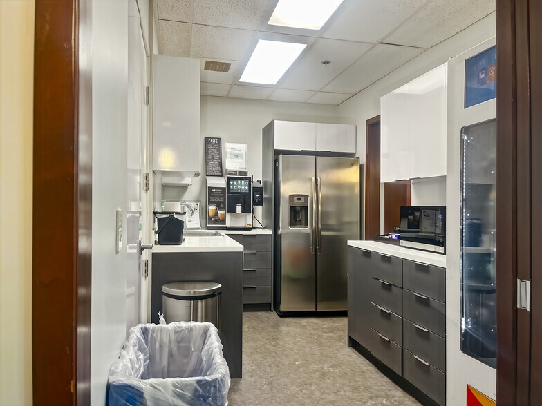 More Photos Of 1816 Crowchild Trail NW, Calgary Coworking Space