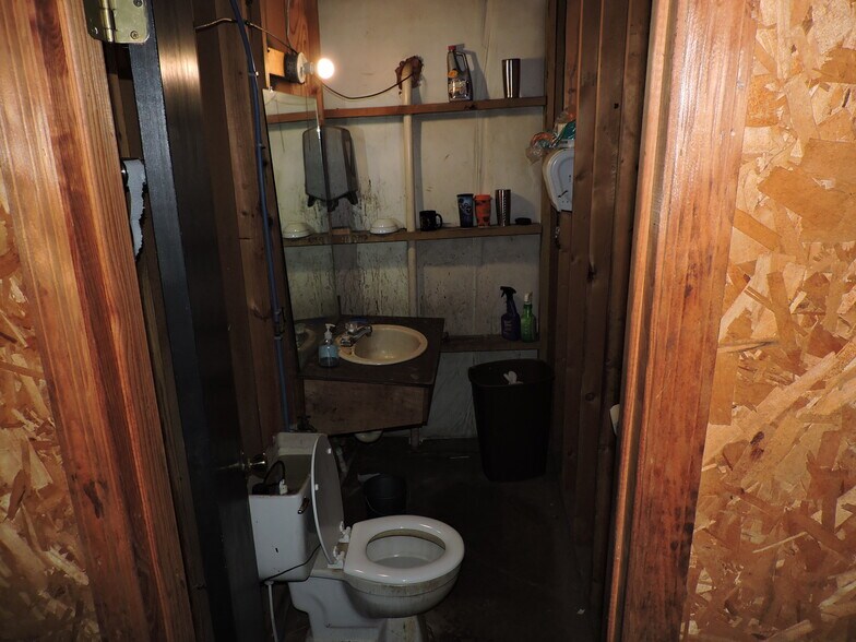 More Photos Of 130 Academy Dr, Greenville Auto Repair For Sale