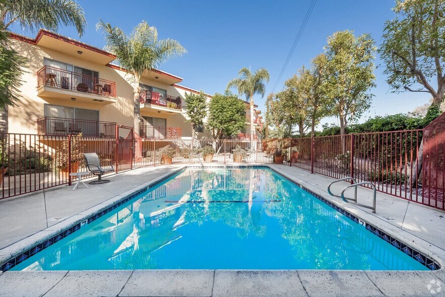 More Photos Of 3320 Redondo Beach Blvd, Torrance Apartments For Sale