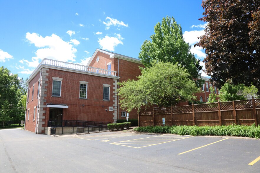 More Photos Of 127 S First St, Geneva Office Residential For Lease