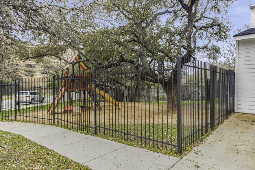 More Photos Of 903 Proton Rd, San Antonio Medical For Sale