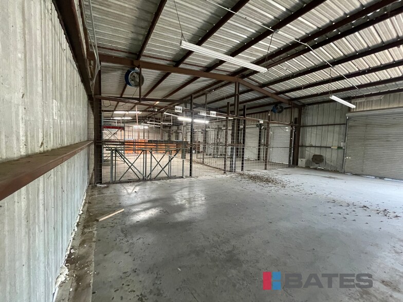 More Photos Of 800 NW McKinney St, Rice Showroom For Sale