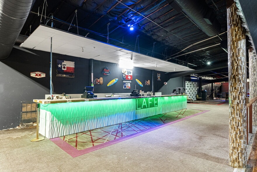 More Photos Of 13087 Hwy 271 N, Tyler Bar For Sale