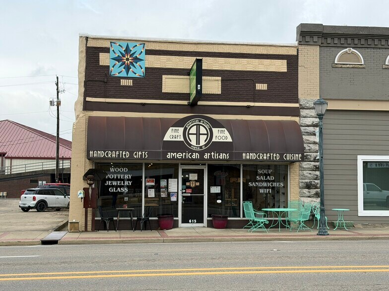More Photos Of 615 Mena St, Mena Restaurant For Sale