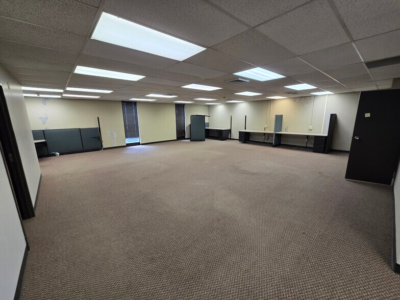 More Photos Of 1600 E Benson Rd, Sioux Falls Office For Sale