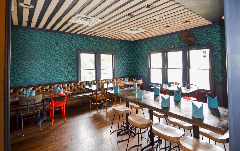 More Photos Of 304 W Cannon St, Fort Worth Restaurant For Sale