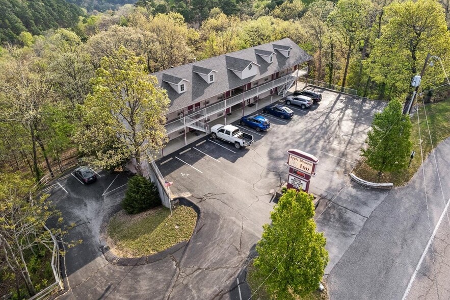 More Photos Of 3043 E Van Buren, Eureka Springs Hotel For Sale