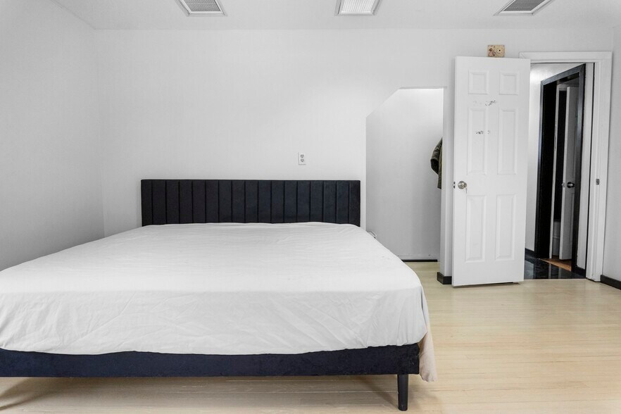 More Photos Of 17-19 Silver Ln, East Hartford Apartments For Sale