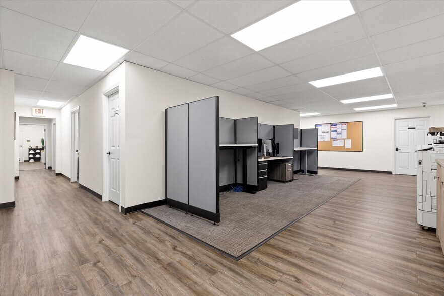 More Photos Of 3200 N Hawthorne St, Chattanooga Flex For Sale