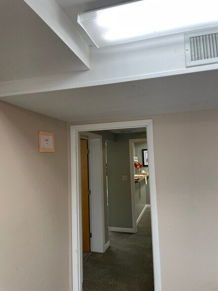 More Photos Of 567 Vauxhall St, Waterford Medical For Sale