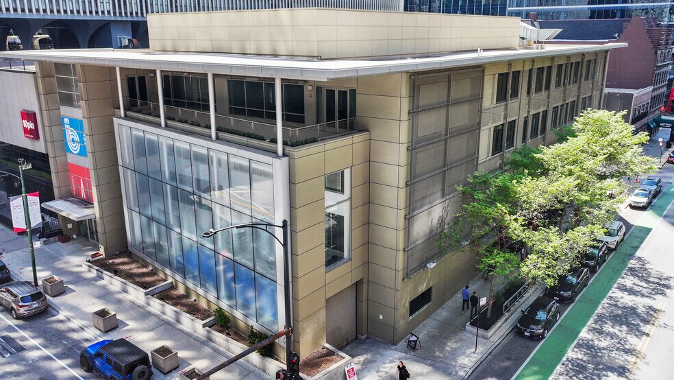 More Photos Of 360 N State St, Chicago General Retail For Sale