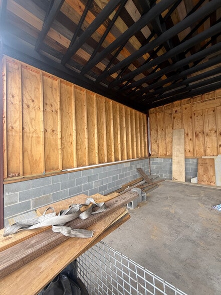 More Photos Of 1103 W Cavalcade St, Houston Industrial For Lease
