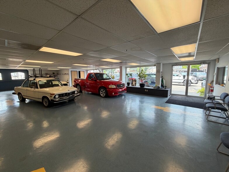 More Photos Of 106 W Broad St, Pawcatuck Auto Dealership For Sale