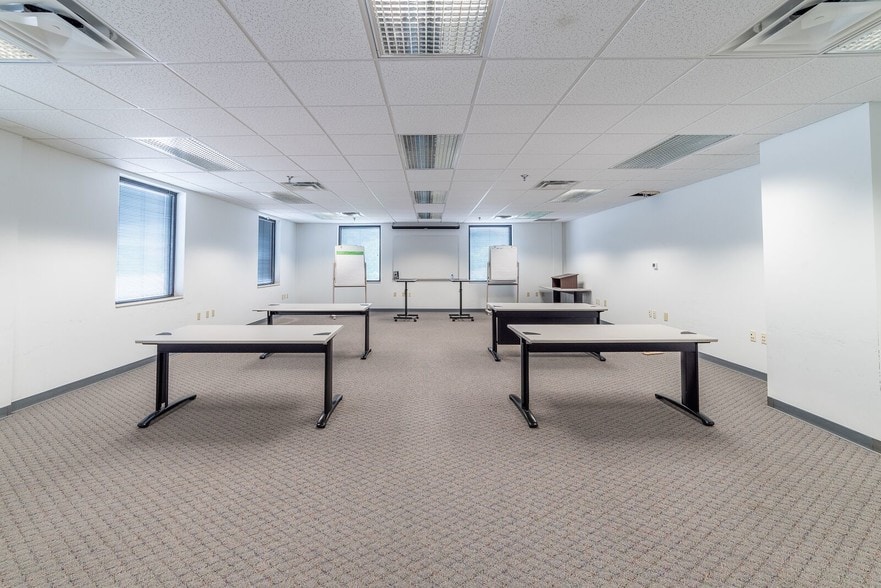 More Photos Of 100 E Main St, Sevierville Office For Lease