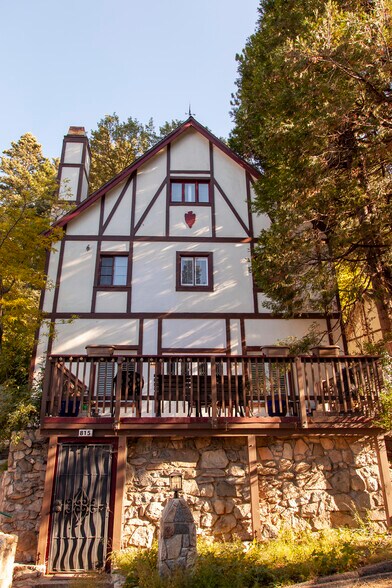 More Photos Of 815 Arrowhead Villa Dr, Crest Hotel For Sale