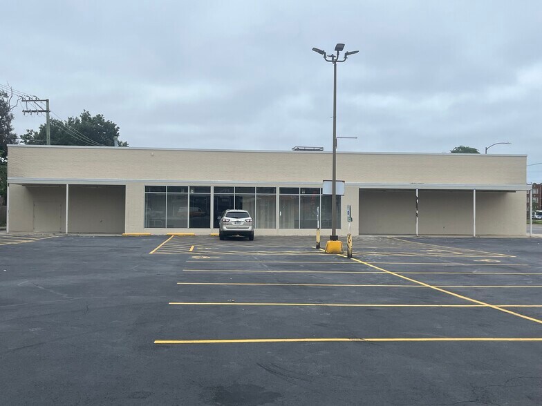 More Photos Of 8240 S Stony Island Ave, Chicago Storefront For Lease