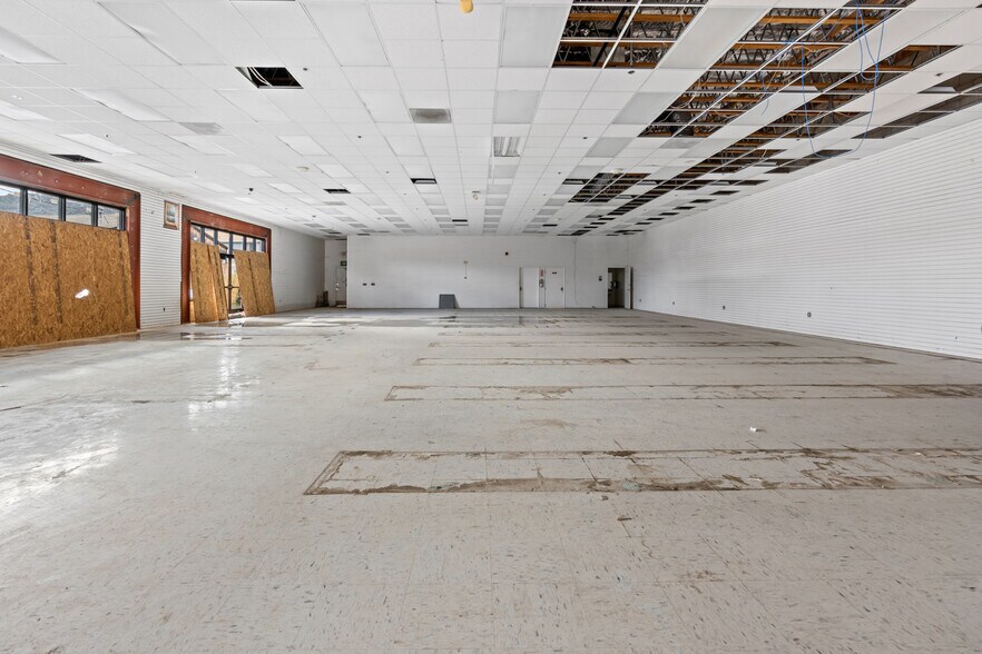 More Photos Of 728 S State St, Ukiah Freestanding For Lease