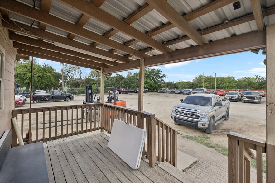 More Photos Of 100 Pecan Dr, Schertz Service For Sale