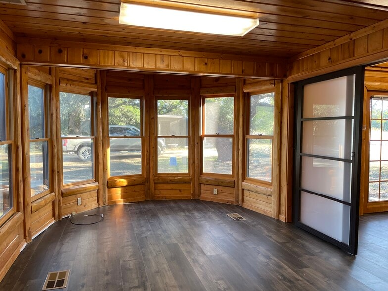 More Photos Of 4225 E Highway 290, Dripping Springs Office For Lease