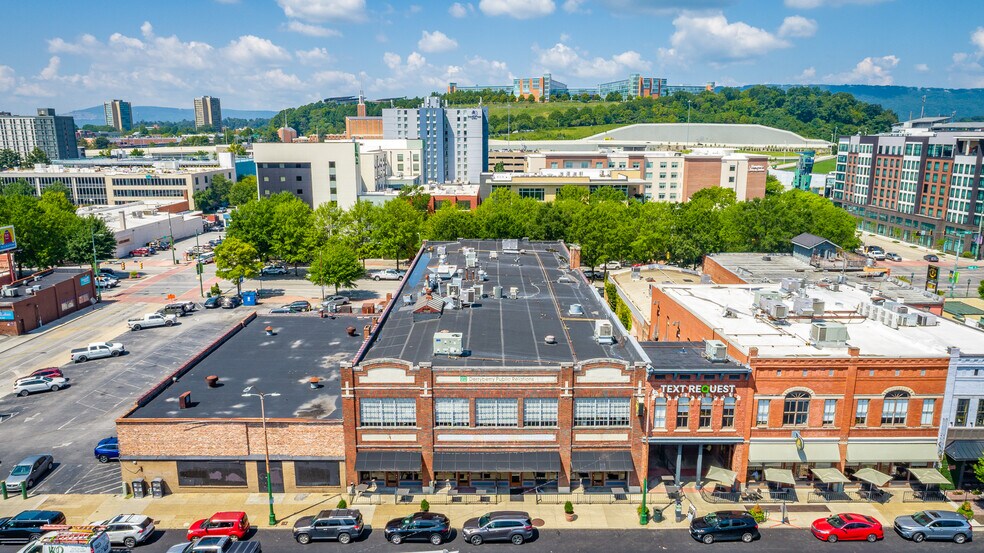 More Photos Of 423 Market St, Chattanooga General Retail For Lease