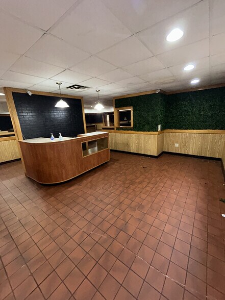 More Photos Of 6190 Broadway, Merrillville Restaurant For Sale