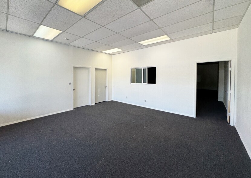 More Photos Of 730 St Michaels Dr, Santa Fe General Retail For Lease