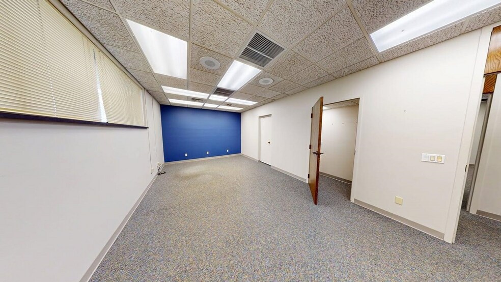 More Photos Of 990 2nd Ave, Gallipolis Freestanding For Lease