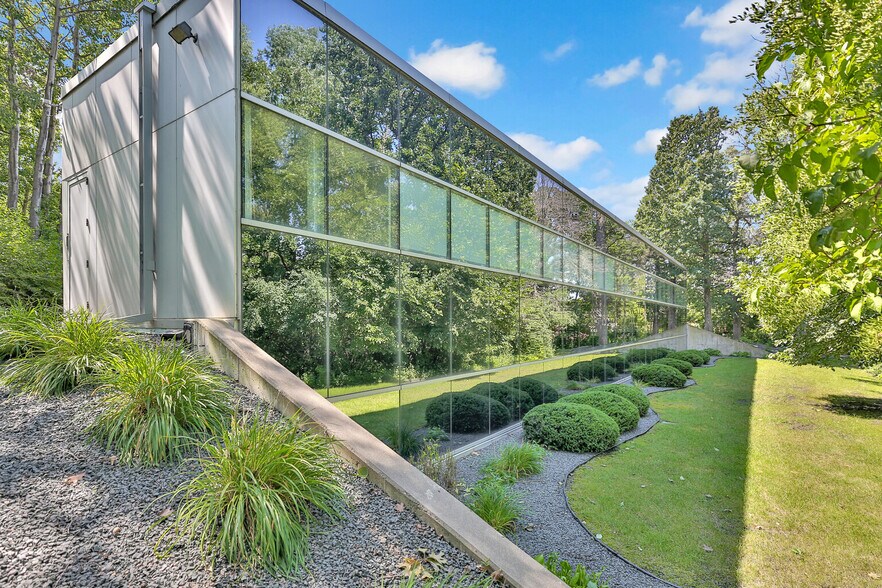 More Photos Of 1000 Parkers Lake Rd, Minnetonka Office Residential For Lease