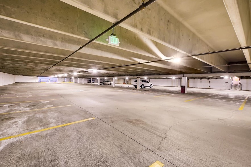 More Photos Of 3151 S Vaughn Way, Aurora Office For Lease