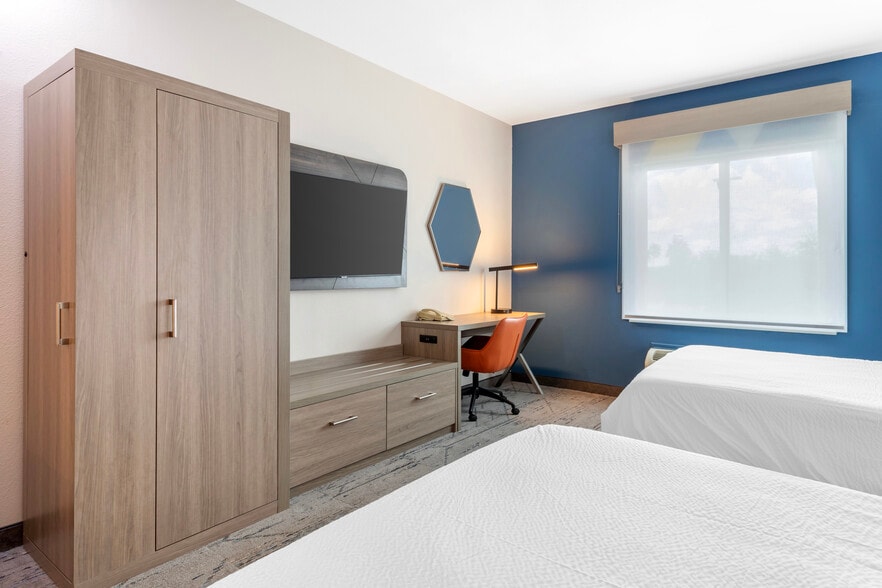 More Photos Of 2965 E Main St, Alice Hotel For Sale