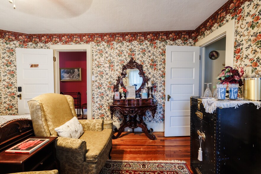 More Photos Of 215 E French Ave, Orange City Hospitality For Sale