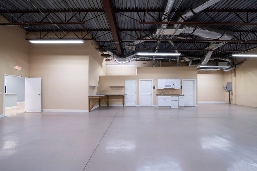 More Photos Of 24551 Production Cir, Bonita Springs Showroom For Lease