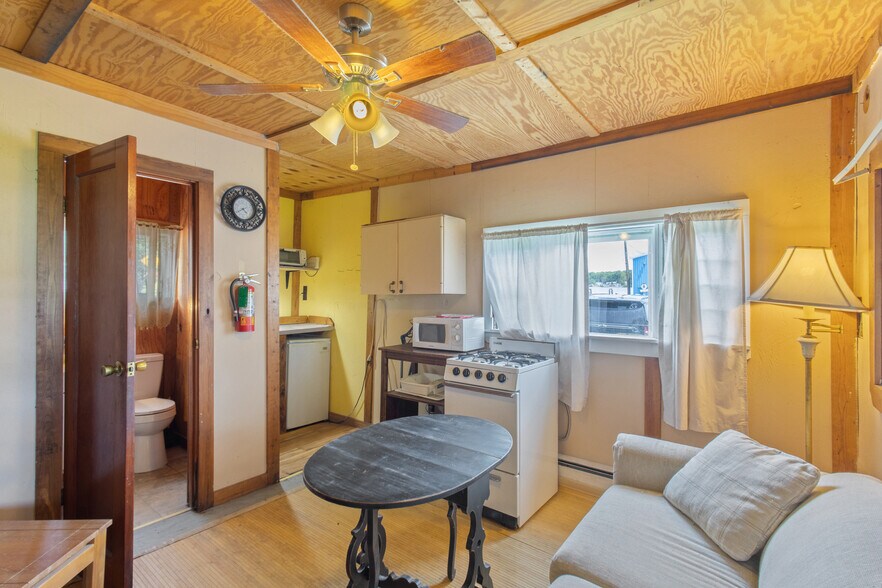 More Photos Of 356 King St, Fair Haven Marina For Sale