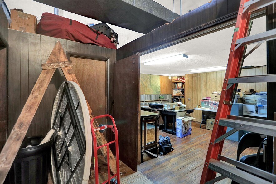 More Photos Of 111 S Walnut St, Edinburgh Theater Concert Hall For Sale