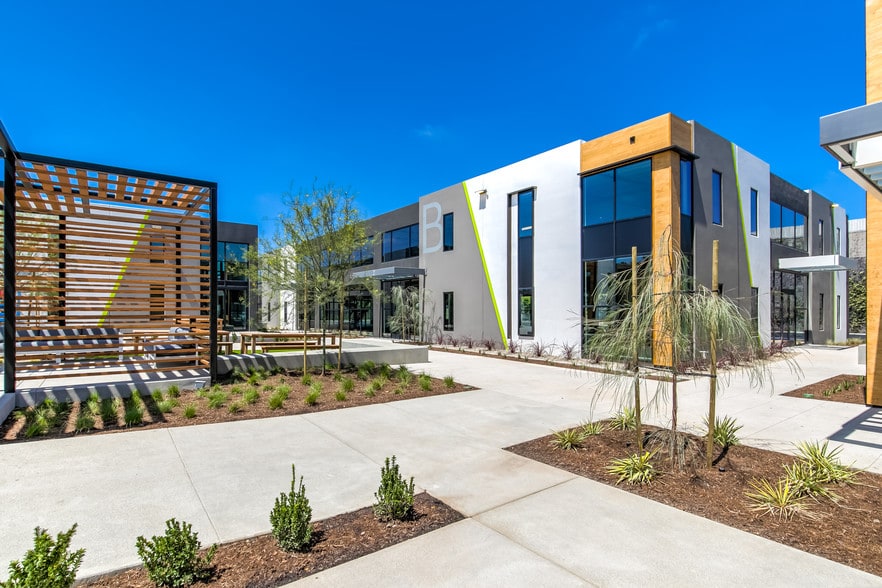 More Photos Of 660 W Baker St, Costa Mesa Unknown For Lease