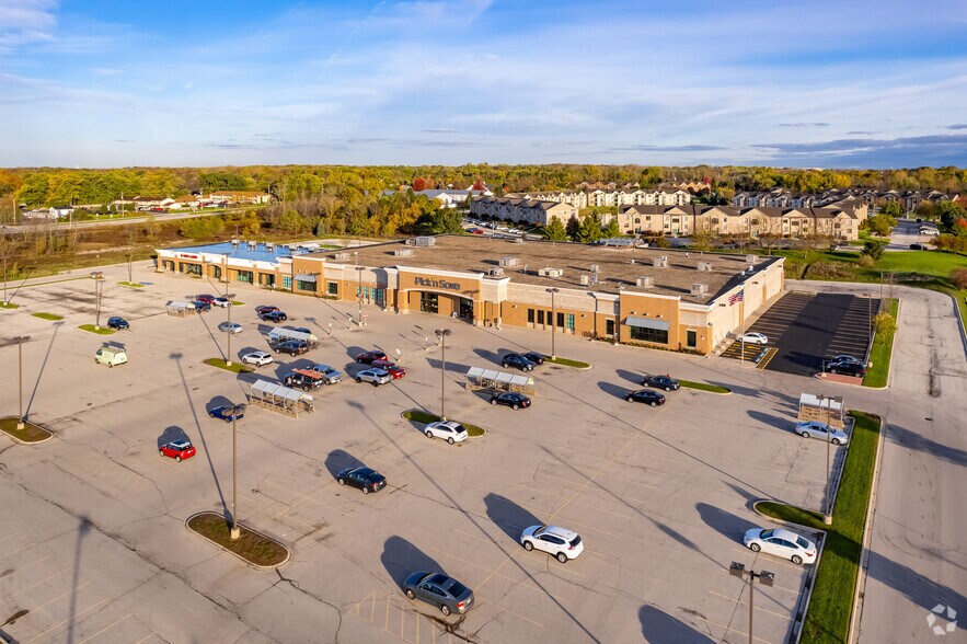 More Photos Of 2320-2400 W Ryan Rd, Oak Creek Freestanding For Lease