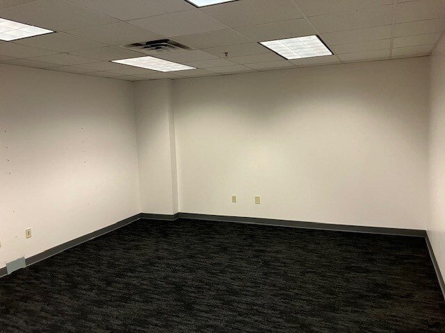 More Photos Of 20 McJunkin Rd, Nitro Distribution For Lease