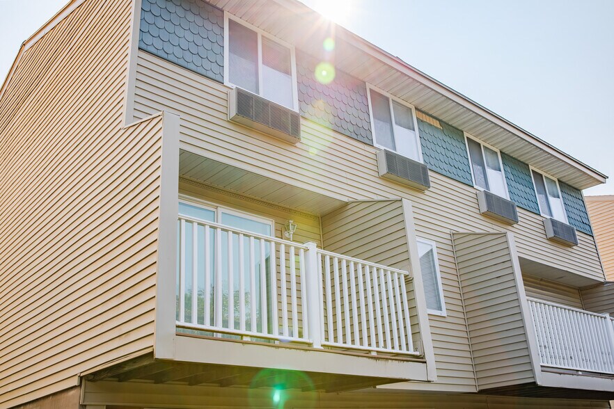 More Photos Of 205-274 Robert Dr, Syracuse Apartments For Sale