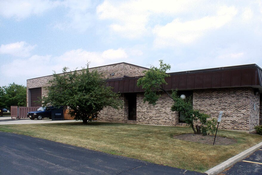 Primary Photo Of 2906-2920 N Arlington Heights Rd, Arlington Heights Warehouse For Lease