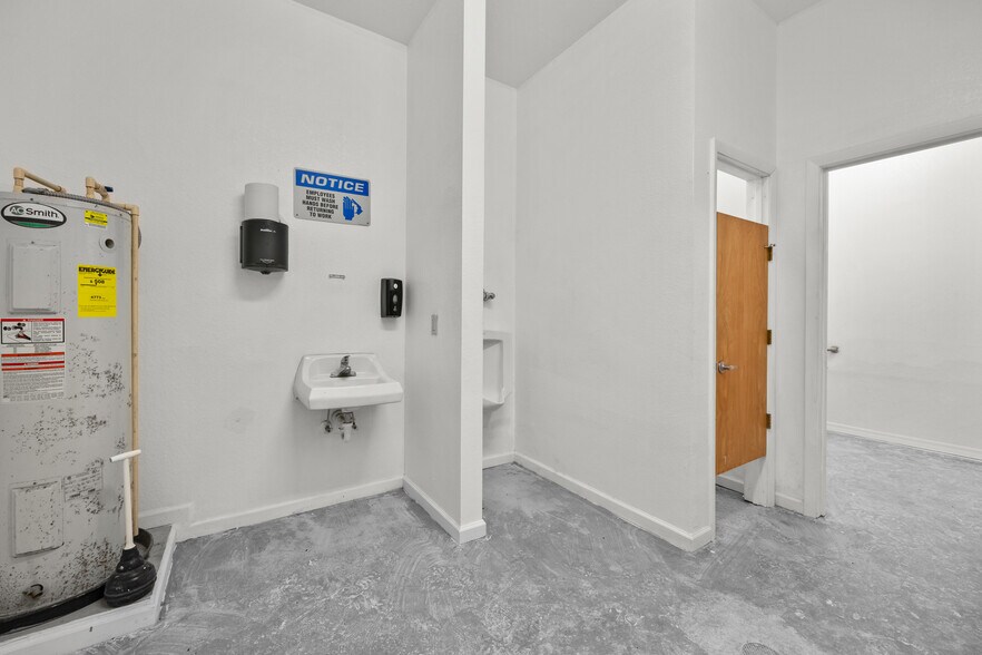 More Photos Of 19450 E County Road 1474, Hawthorne Refrigeration Cold Storage For Sale