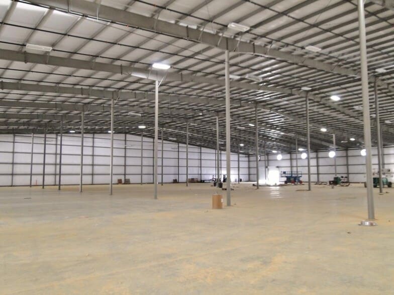 More Photos Of 1180 Commerce Dr, Tuscaloosa Warehouse For Lease