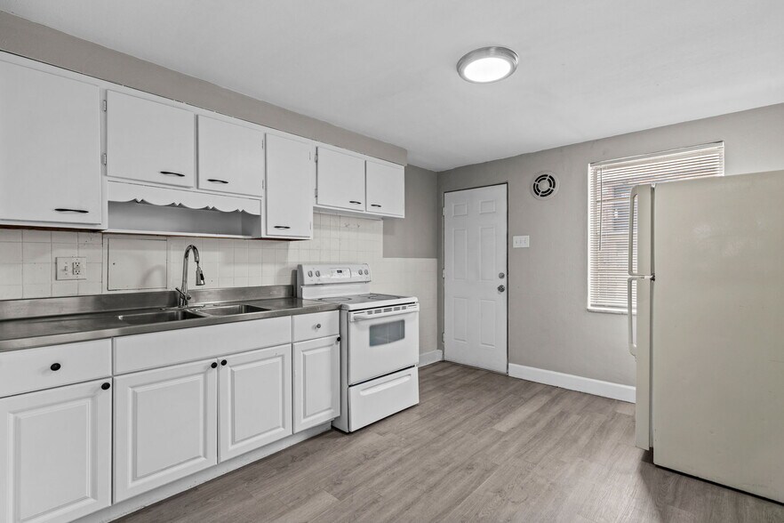 More Photos Of 1001-1031 North and South Rd, University City Apartments For Sale