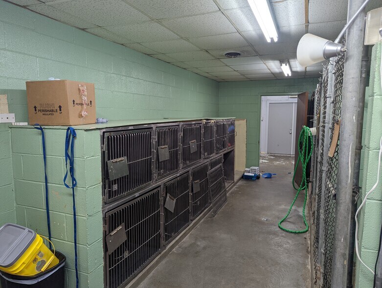 More Photos Of 2608 E Highway 76, Marion General Retail For Sale