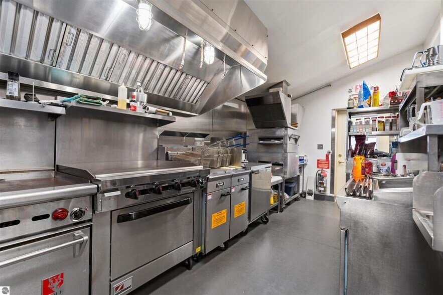 More Photos Of 18599 Mission Rd, Traverse City Hotel For Sale